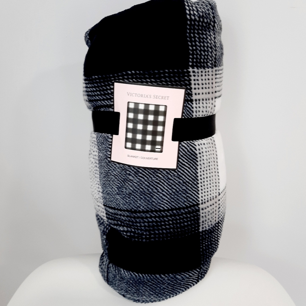 Victoria's Secret Black Checkers Blanket NWT - Picture 10 of 10